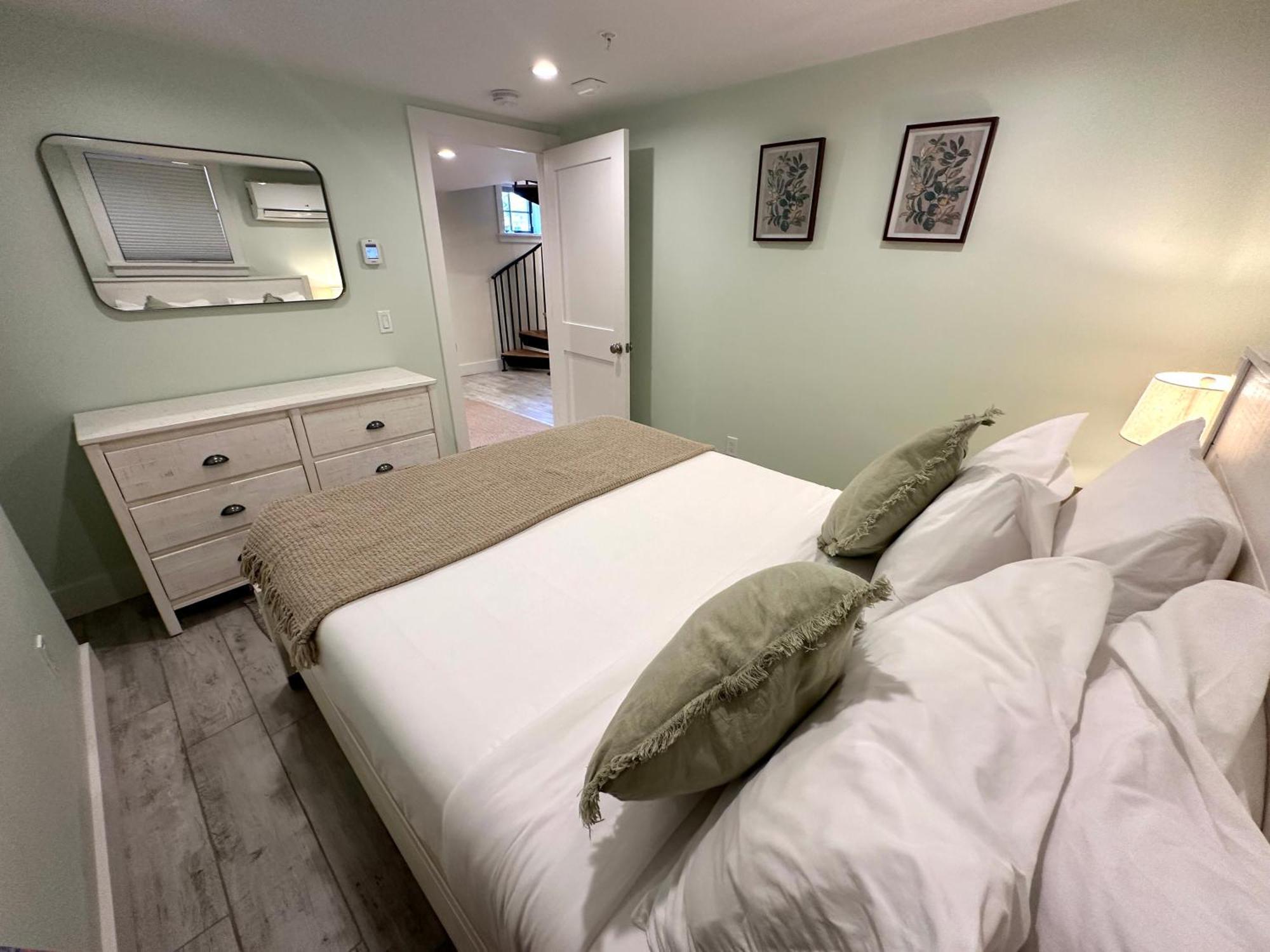 מלון ניופורט Prime Location! Renovated House! 6 Bed4 Bath מראה חיצוני תמונה
