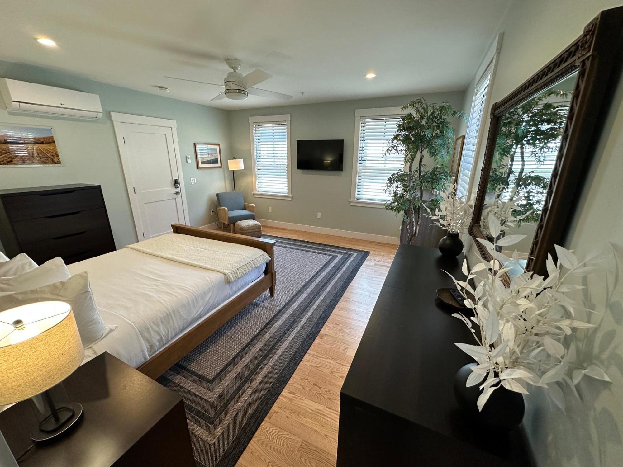 הוילה ניופורט Prime Location! Renovated House! 6 Bed4 Bath מראה חיצוני תמונה