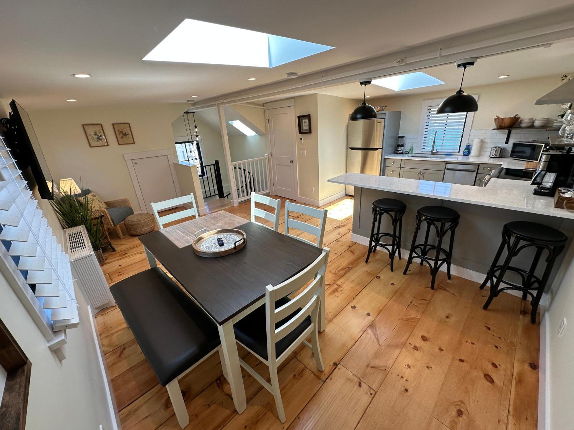 מלון ניופורט Prime Location! Renovated House! 6 Bed4 Bath מראה חיצוני תמונה