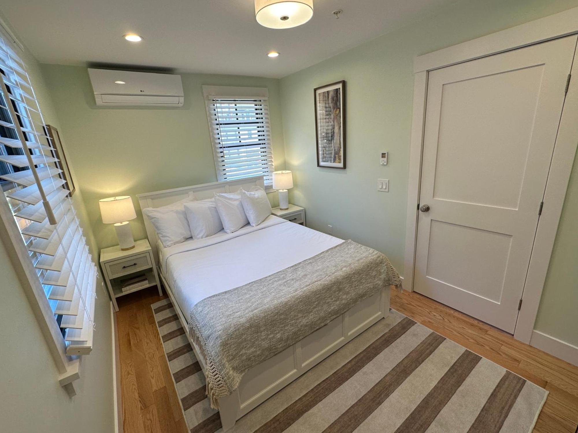 הוילה ניופורט Prime Location! Renovated House! 6 Bed4 Bath מראה חיצוני תמונה